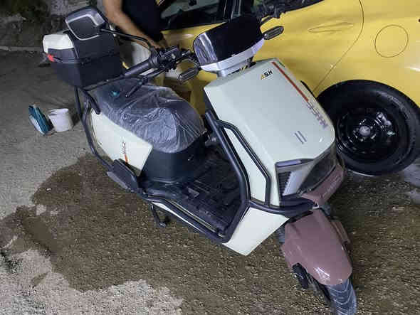 دراجة شحن للبيع ملف كبير معدل ٦٥ إلى ٧ حقيقي 
٦ بطاريات  نضافة 💯 السعر ٨٠٠ وبي مجال 
استخدام جدا قليل 📞 ***********
