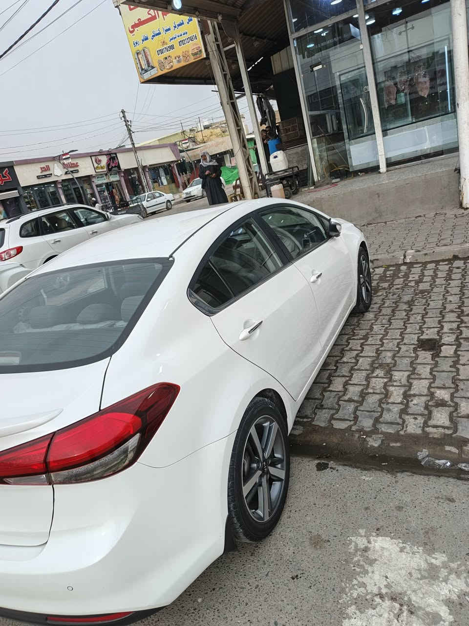 سياره كيا سيراتو موديل 2017 في اي بي فول موصفات 1/1 مكفوله كفاله عامه حتئ من البارد مكينه 2000 تبريد ثلج فتحه سلايت روف بصمه 3 ابواب ترحيب عن بعد .شاشه ايباد .كشنات جلد تبريد خلفي تدفه تبريد بلكشن كشنات كهربائي مكلف بلنشر مكاني نجف ***********.سنويه جديده ل2030 رقم دولي
