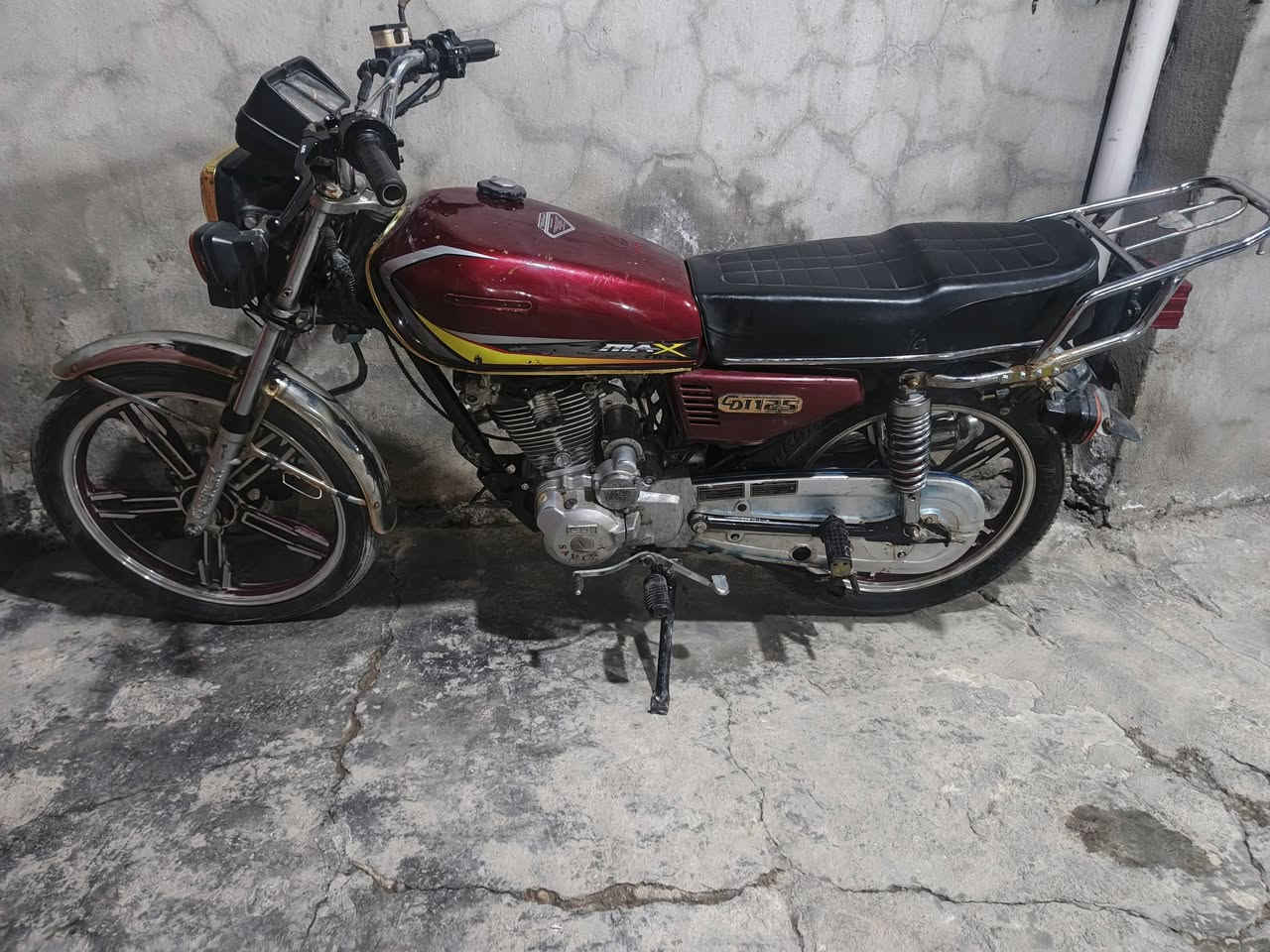 سيفان موديل 22 محرك مجفت شغاله مابيه شي  يحتاج باتري 
كابريتر مبدل جديد يده كلج جديده يحتاج ترتيبات فقط العنوان فلوجه شهداء ***********.      .. السعر ٤٥٠ وبي مجال
