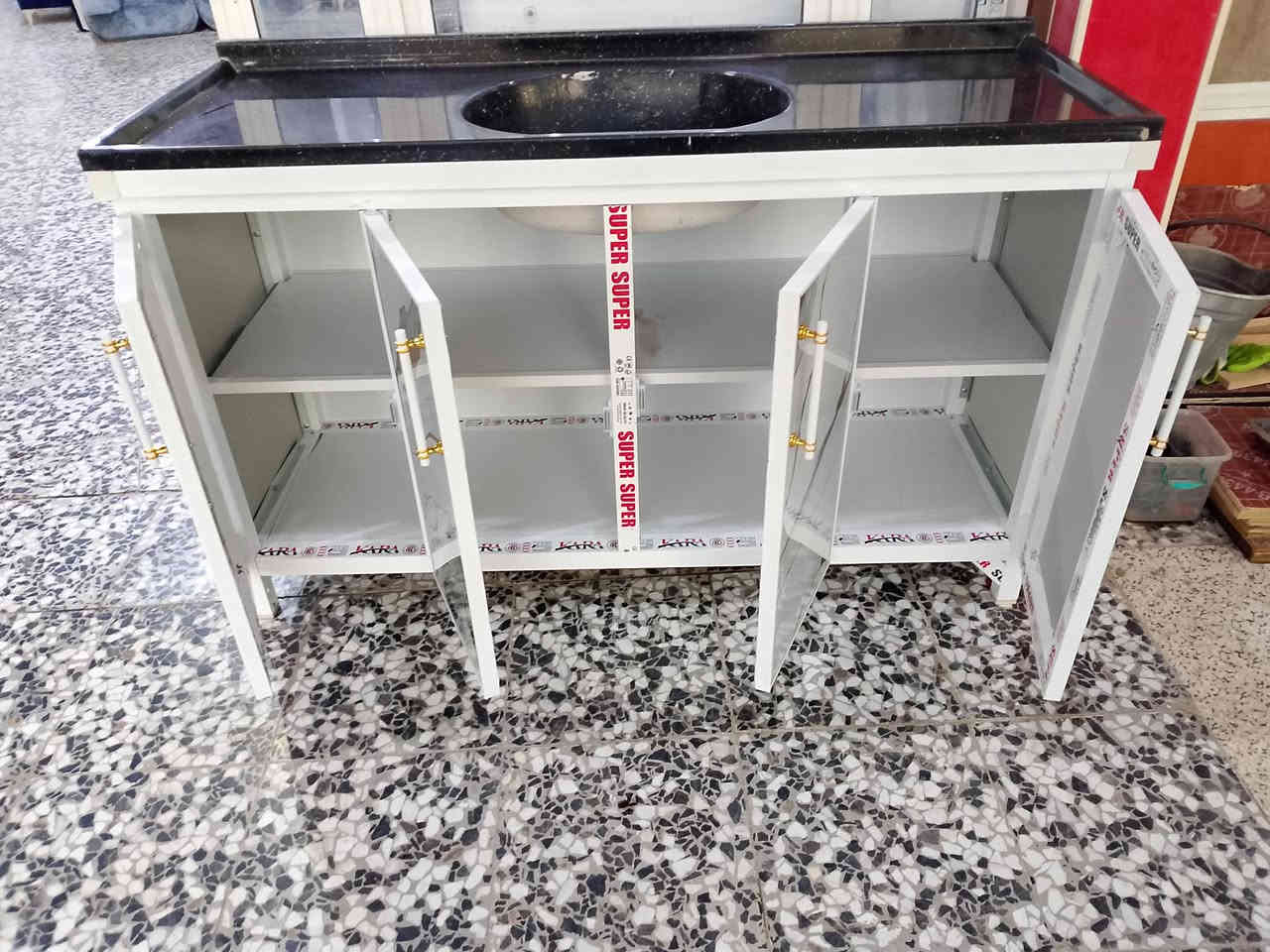 سنك جديد متره ونص مرمر وسعر 185 وبي مجال العنوان صويره شارع العام مقابيل شارع حكمت بجهت حي العمال للتواصل ***********
