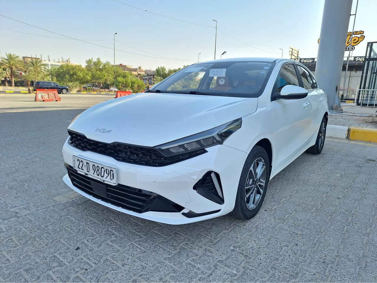 السلام عليكم للبيع بدون مرواس 
كي 3 2024 
مكفولة من الصبغ والتبديل فقط مكانين بارد زغار 
عداد المسافه 60 الف ، محرك 1500 دبل نوزل
فول مواصفات 
بصمه تشغيل ، بصمه ابواب ، شاشه كامره ، تتحكم ستيرن 
حساس خلفي أمامي ، كشنات جلد داخل لونين مميز
ويل كب ، مري اشاير بلمري ، ترحيب ، ويل كب 
رقم اربيل بأسم شركة وكالة او تحويل ماكو اشكال  

السعر 133 بيها مجال 
المكان النجف 
*********** النجف, العراق

