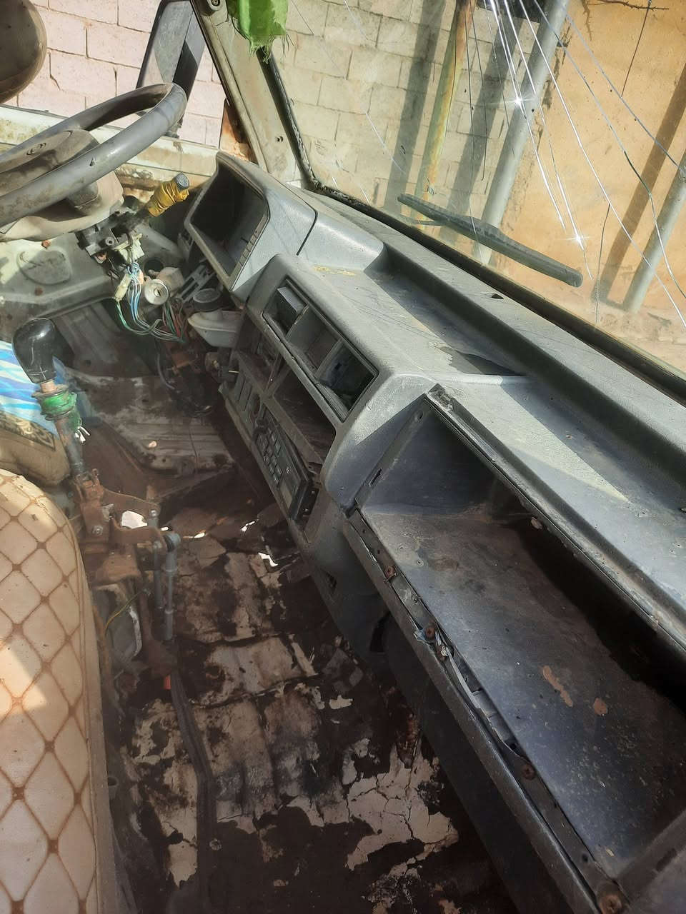 سلام عليكم سيارة البيع بنكو موديل 95  رقم بغداد بسمي سيارة تحويل مباشر محرك وكير مكفولات سيارة يرادلهة ترتيب ابيع تكفل بس تحويل مكينة وكير رقم شاصي واضح بليتة موجودة بيهة سعر 38 وبيهة مجال رقم تلفون *********** مكاني بغداد المعامل
