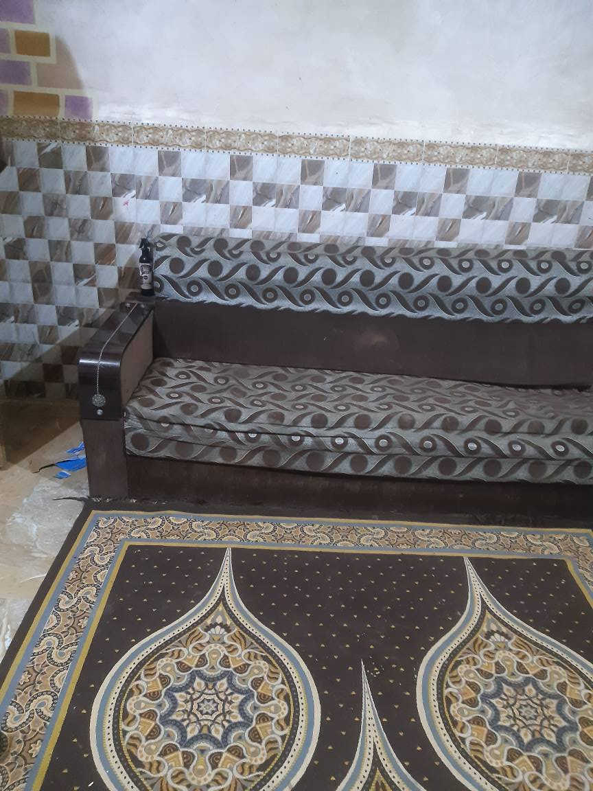 ديوان للبيع السعر ٥٠ ألف بحا
بحاجة لترميم ١٢مقعد
***********
