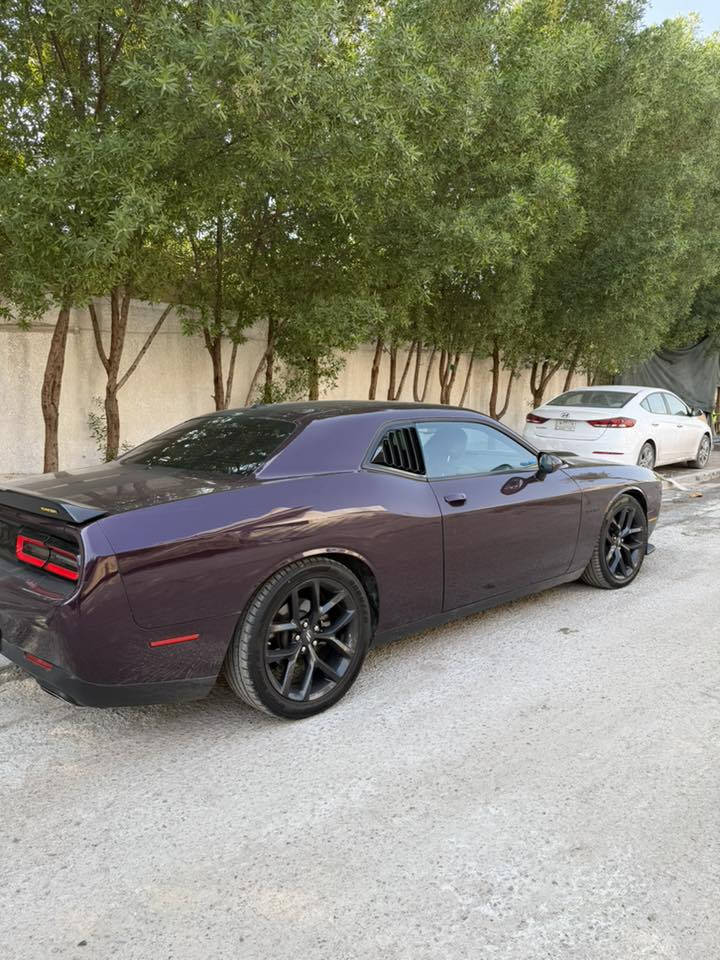 السلام عليكم
جالنجر  ار تي 2022 RT - Dodge Challenger, 2022
دخول جديد سنوية جديدة باسمي ترقيم جديد
• لون سماكي او بنفسجي
• المحرك هيمي : 5.7 لتر HEMI V8 
• القوة: 392 حصان
سيارة قطعه وحده صبغ
ماشيه 35 الف زيرو مماشيه بل عراق تقريبا
السياره عليهه دبات سود وعليهه وسطيات slp مشتغلهه يم علي الوادي من طول لطول 
 صوتهه رعب  

كشنات جلد
حساسات خلفية كاميره دوارة
السيارة عليها   منظومة زينون + عدسات نهار بليل 
وعليها ولف حماوة رياضي 85C  من شنايزر
شوته هوائية مفتوحة 
برمجة وتحديث اون لاين يم مصطفى ايكل  
السيارة ناعمه وحلوه وما بيها اي نقص
مكاني بغداد شارع فلسطين 
رقمي ***********
السعر 21500 وبيه مجال لشراي
الماعنده يجي ياخذه بلاش ويروح والله جوه نعالكم

ممتواجد عل  فيس فقط عل رقم•💜💜💜
