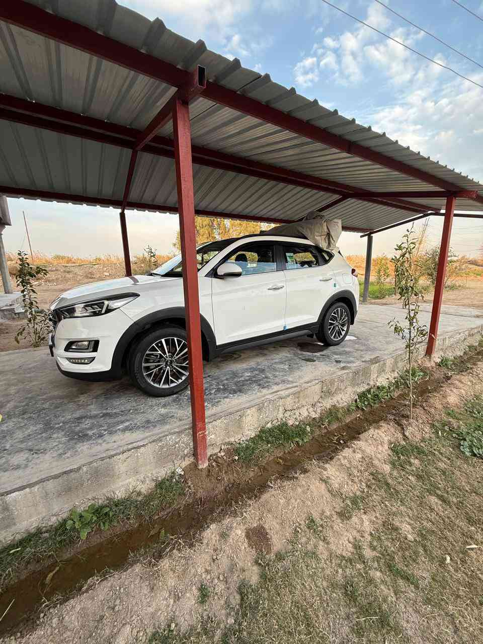 سلام عليكم توسان للبيع فقط موديل 2020كفاله عامه فول لمتد 5عدسات سياره احله من الصور خليجي مكلف بل نشر للتصال ***********السعر 220وبيه مجال حك الجيه مجاله كلش بصيط
