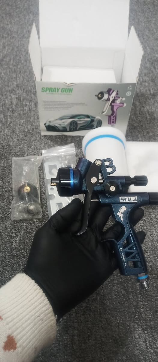مسدس صبغ اسم الشركة SOLA
امتياز الماني حجم المسدس 6800B حجم نوزل 1/3يعني رشه ناعمه حبايب بي اضافي نوزل هم1/3 السعر 95 الف يوجد توصيل رقم الهاتف ***********واتساب
