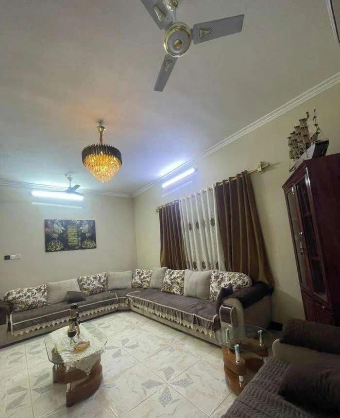 التنومة /حي الجامعة/ الشارع الي بصف شارع المشروع/ مسافة 10 بيوت عن الشارع العام
طابو ملك صرف
200متر
بناء 2010
ترميم سنة2021
طابقين
الطابق الاول استقبال ومطبخ وغرفة وصالة ومجموعة صحية
الطابق الثاني 3 غرف وصالة ومجموعة صحية
البيت بي مخزن كبير جداً
***********
