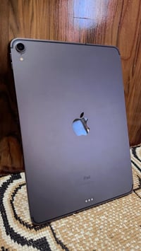 آيباد ١١ برو • ٢٥٦ • بطاريه فوق ٩٠