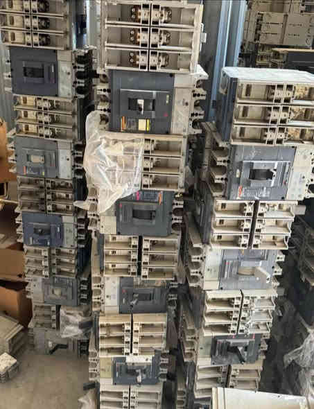 قاطع MG شنايدر فرنسي أصلي 

      👈٤٠٠ أمبير ١١٠  ألف 👉

      👈٦٣٠ أمبير ١٢٥ ألف 👉

توجد خدمه توصيل لكافه ألمحافظات 

👉***********👈
