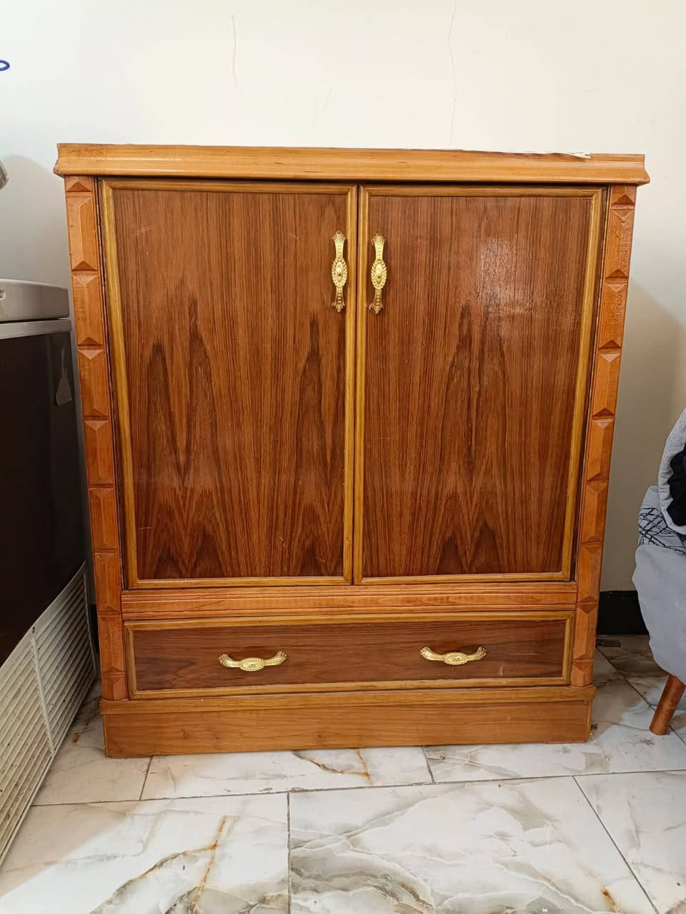 اسلام عليكم 
غرفه خشب حطاطه ثقيل 
كنتور 5بوب 
غرفه 6قطع اي ضرر مابيه للبيع مكان الدوره 
مليون ونص


**إذا كنت صاحب هذا الإعلان وتريد حذفه لأي سبب، رجاءا أرسل رسالة إلى الدعم الفني**