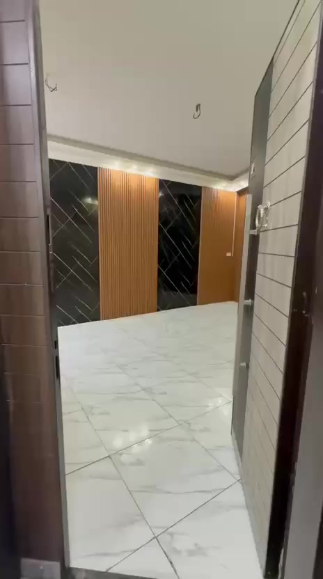 للايجار شقة ارضية شبه زيرو تحتوي على غرفتين ومطبخ وصاله وخدمات كلشي معزول بيها الموقع الاعظمية نهاية شارع عشرين العمارة حديثة تستلمها مصلحة وكاملة السعر 500 الف للاستفسار ***********
