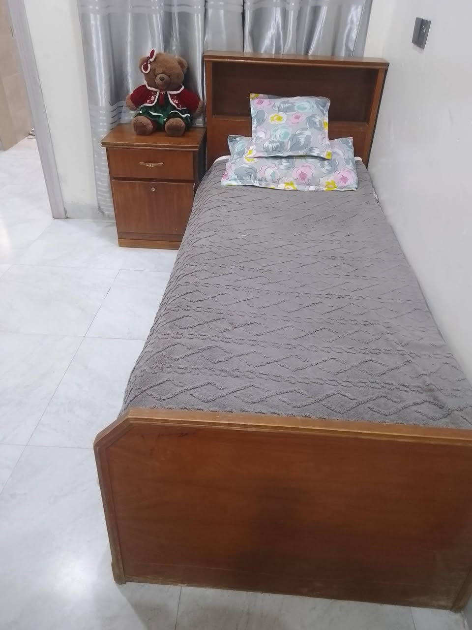 سلام عليكم عندي 3تخوته نفس شكل مع ميز توليت للبيع للسعر الاتصال ***********
