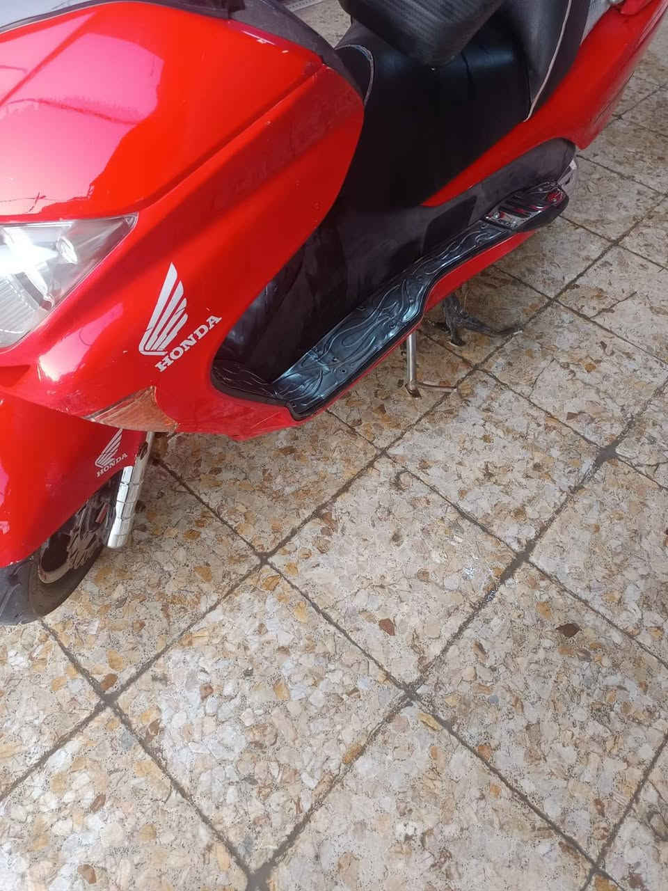 دراجة فورزة،0.8
منضومة ازنون. 
ويلكب كروم
دبلات تزويد
قبق كلجات تزويد نيكل
سبايدر
تخم تاير جديد
دوسات ستيل
كير بلاد 
دراجة خير من الله كلة جديد حاوية  ***********
