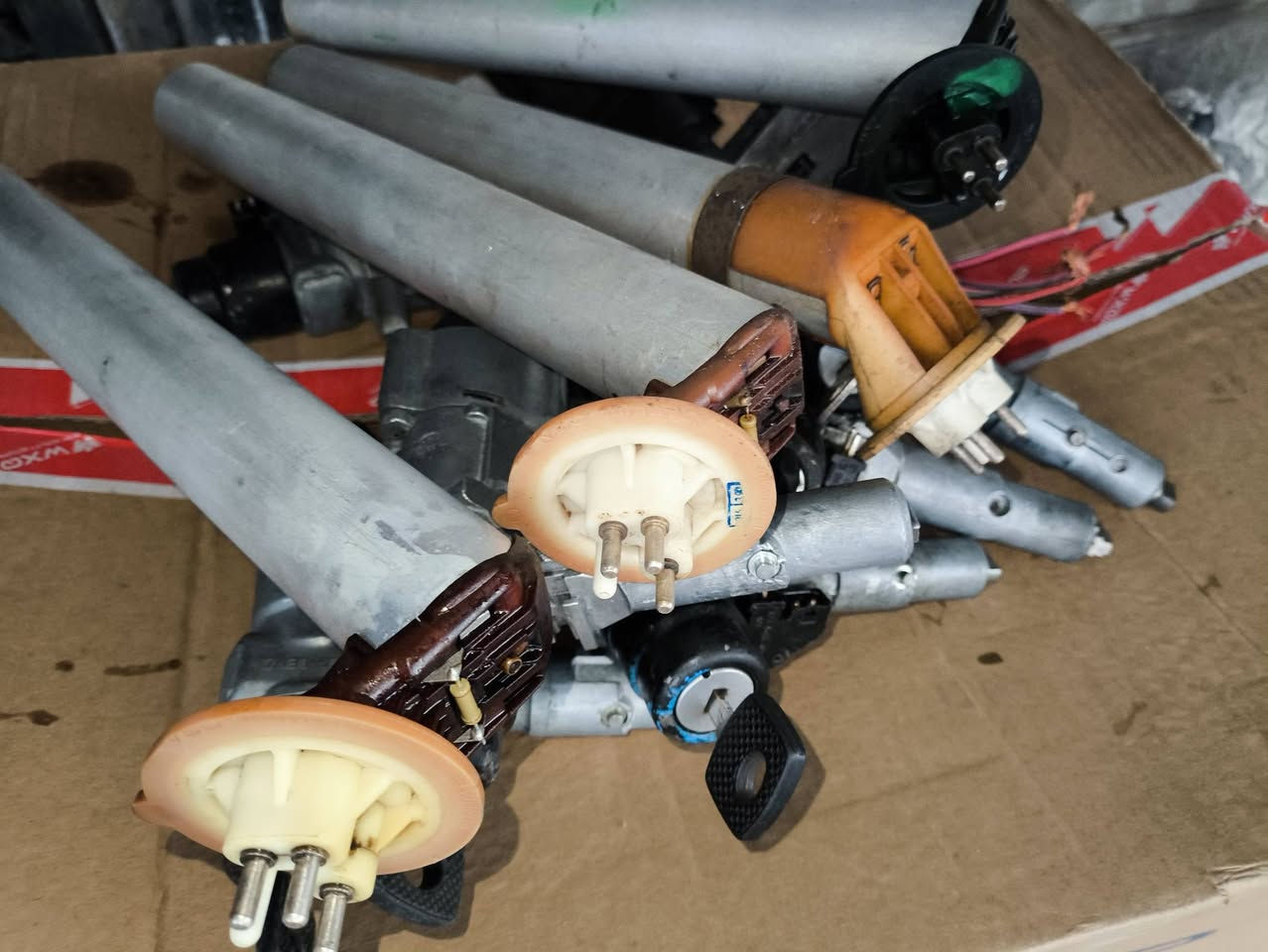 السلام عليكم اخوان متوفر ادوات احتياطيه مرسيدس دوب جامبو ام عيون شبح غواص 190 عنوان كركوك توصيل متوفر كافه المحافظات تحياتي***********
