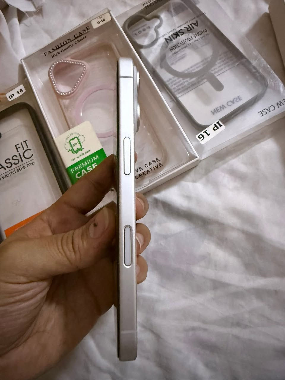 iPhone 16 256 g
iPhone 16
Storage 256
بطاريه 100%
135 شحنه
اول استخدام شهر 11 يعني لسه فضمان أبل
التليفون معاه 3 جرابات غاليين وعليه اسكرين
الفون جديد مفيهوش خدش واحد اكنو لسه خارج من الكرتونه


**إذا كنت صاحب هذا الإعلان وتريد حذفه لأي سبب، رجاءا أرسل رسالة إلى الدعم الفني**
