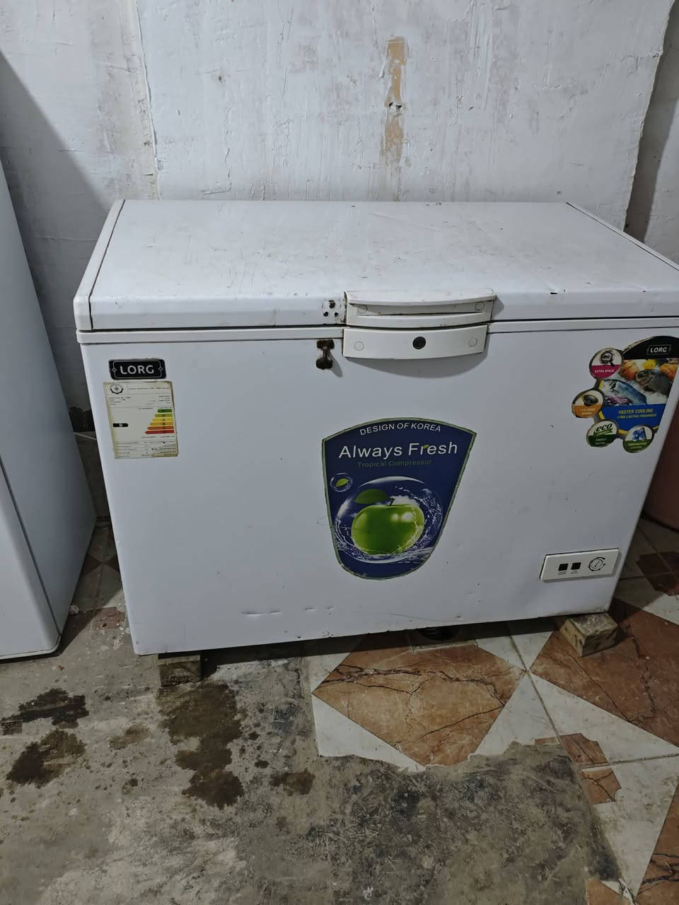 غراض مطعم للبيع  نريد نبيعهن كاملات قفل كلهن مليون و600 الي يريد استفسار يدخل ع خاص لو يتصل ع الرقم ***********
