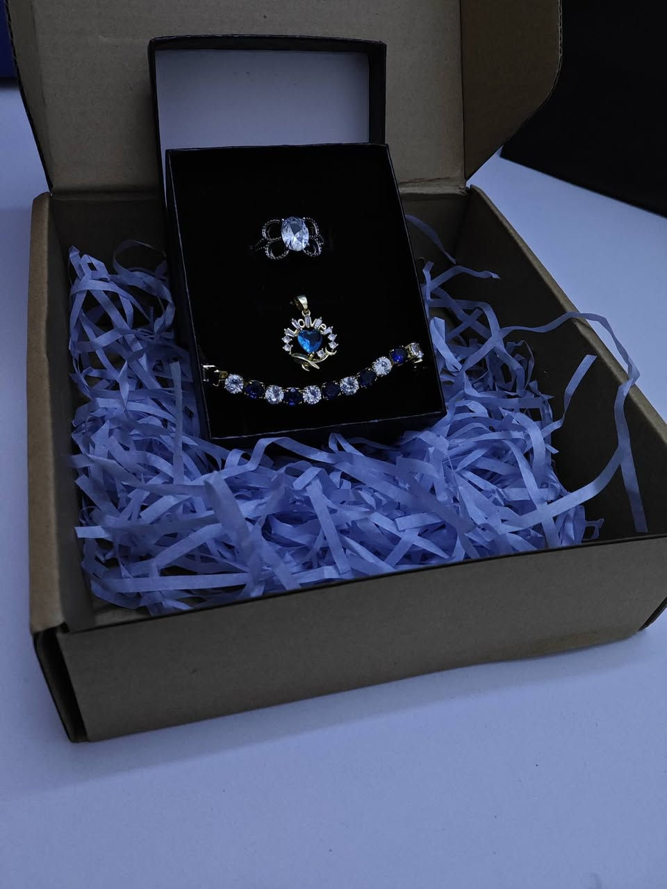 الفخامة مو لازم تكون بعيدة ولا غالية🖤
أهلنا في بسماية العزيزة.. صار الوقت ننهي حيرة الهدايا! 🛑🎁
كثير منكم يحير بمناسبة قريبة، أو يريد يهدي شخص غالي، ويشيل هم المشوار لبغداد، والوقت، والتكلفة، وفوقها الحيرة بنوع الهدية وتغليفها.
في HY.Art، حلينا لكم المعادلة الصعبة:
✅ قطع إكسسوارات راقية: (سوارات، قلايد، محابس) بموديلات مختارة بعناية.
✅ تغليف ملكي مجاني: علبة سوداء فخمة + ورق قش + كارت إهداء "للغالية".
✅ توصيل سريع: لباب عمارتكم داخل بسماية
للحجز أو الاستفسار، تواصلوا معنا عبر رسائل الصفحة 📥
أو اترك تعليق بكلمة "تم" وتوصلك التفاصيل.
عروض الافتتاح كلش حلوة ومناسبة لا تضيعها
للطلب عن طريق الانستا
hyart.store
https://www.instagram.com/hyart.store?igsh=MXgzdXl0ZzdkbnptNw==


**إذا كنت صاحب هذا الإعلان وتريد حذفه لأي سبب، رجاءا أرسل رسالة إلى الدعم الفني**