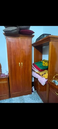 غرفة نوم • نظيفة • الرمادي