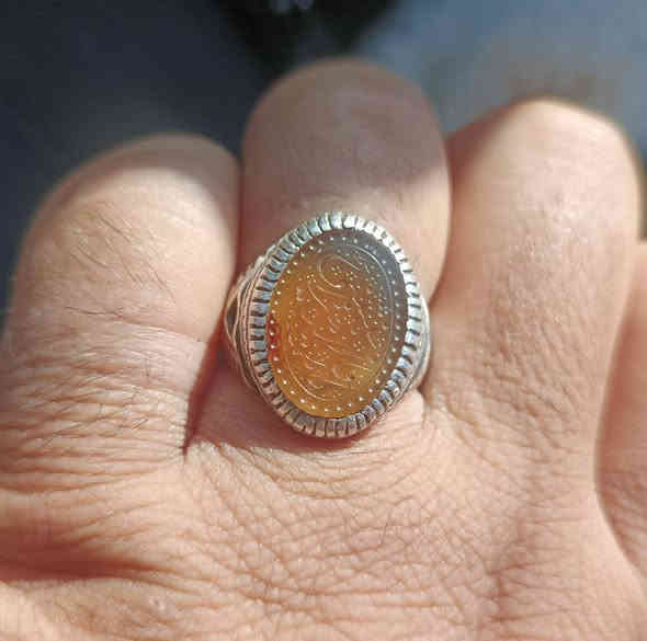 السلام عليكم يماني حر تحفة مخطوط خط احترافي موقع بأسم الخطاط (يافاطمة الزهراء اغيثيني) صياغه ثقيله سعر 70 مكان السماوه توصيل موجود ***********
