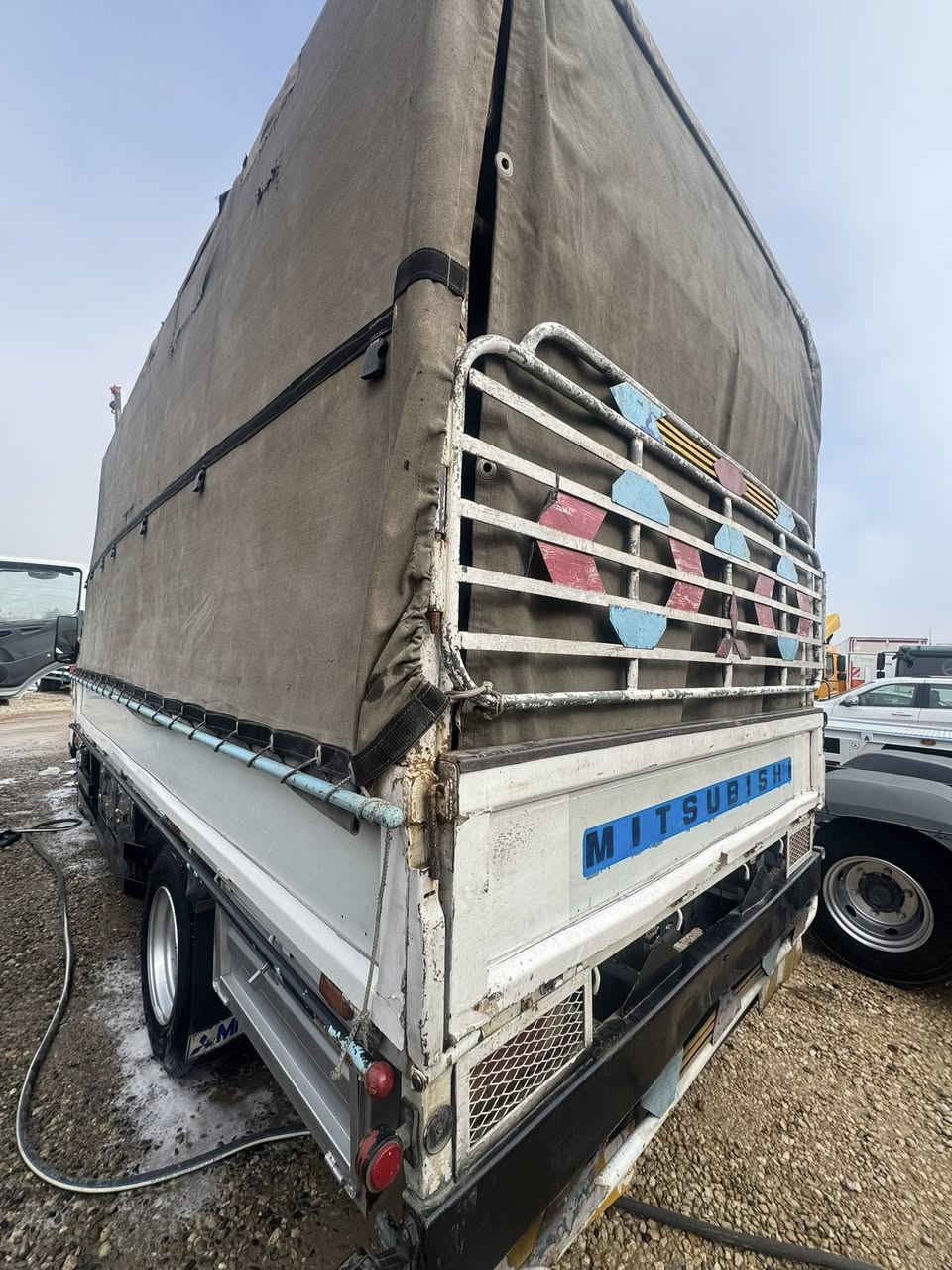 السلام عليكم اخوان كنتر للبيع 2012 
السياره كير مكينه كله بشرط تايرات 17 ونص 
سنويه جديده لل 2029 تنتهي السياره خير من الله من كير ومكينه لا تنقيص ولا تبخير بيها بشرط اكسل بشرط كله كله تانكي 200 جادر دوشمه مكينه 104 المرغوب ثلاجات جاهزه علا 180 درجه السياره خير من الله
وبل نسبه لصبغ باب السايق بيها فقط سعر 185 سعر مناسب حيل مكاني سليمانيه معرض طاسلوجه ذمه بركبتكم المو شراي لا يتصل غير متواجد عل فيس ***********
