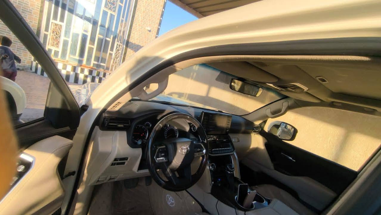 تحيه طيبه احبتي الكرام 
السلام عليكم 

للبيع لاندكروز 2022 ✅

‎ ✅ماشية 60 فقط 

 فول فول مواصفات 

‎

سنويه جديده مكفوله كفاله عامه  من كلشي السياره مكفوله من الرصعه وحته الشخط على وضع الشركه

                  

فول مواصفات

  

‎المواصفات

‎•ابل كار بلي و اندرويد اوتو

‎•فتحة سقف

‎•صندوق كهرباء

‎•7 راكب

‎•شاحن لاسلكي

‎•اوتو هولد

‎•

‎•التحذير من مغادره المسار والمساعده في الحفاظ على المسار

‎السياره دفع رباعي كاملة الحجم.

‎•بريك بصمة

3شاشات  

‎•مراقبة ضغط الاطارات

‎•3 اوضاع للقيادة

‎•مثبت سرعة

‎•ثلاجة

‎•حساسات امامي خلفي

عتبات أبواب أمامية وخلفية مضيئة 

‎•مقاعد كهرباء

‎وبعد السياره بيهة هوايه مواصفات 

‎السياره مكفوله كفاله عامة

محرك 4000 تنفس طبيعي ✅ 

رقم ربيل تحويل مباشر

***********

واتس اب 

مكان سياره بابل الحله
