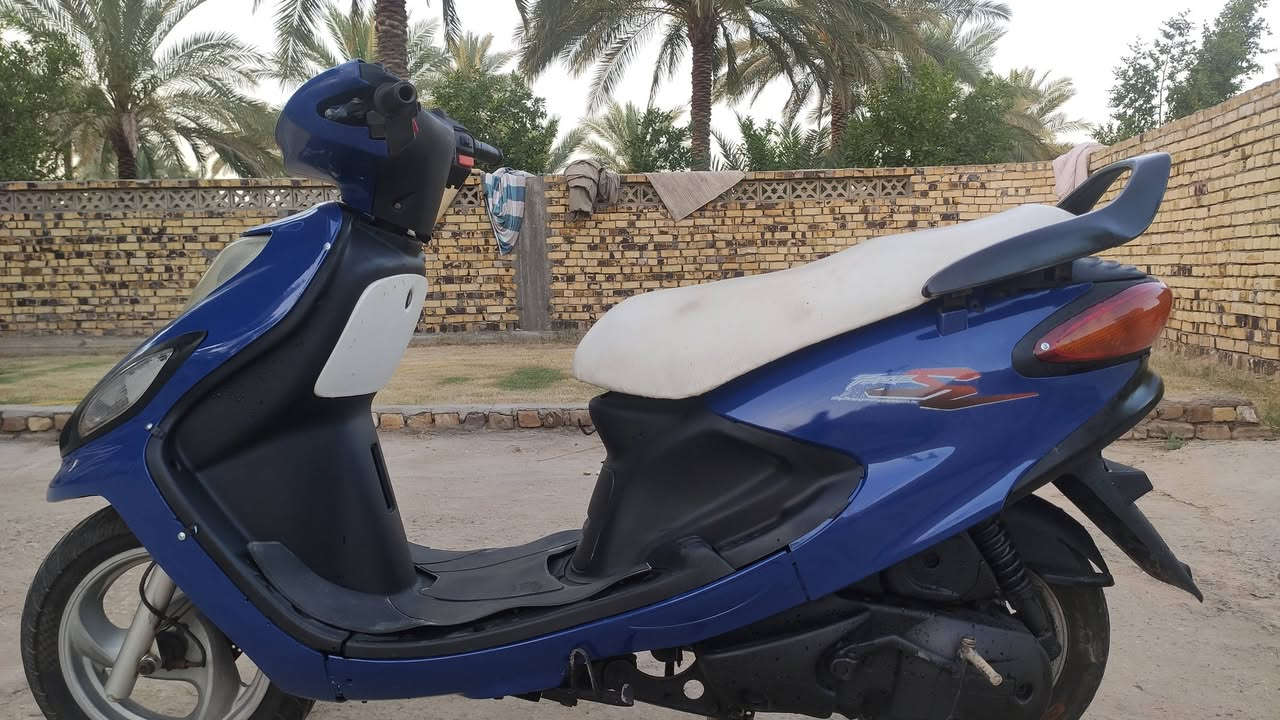 السلام عليكم متاح دراجه دولفين ياباني 
دراجه كفاله عامه كامله ماعايزه برغي 
جديده حيل مال جناي الدراجه عله ايدي 
مكينه خرسه طياره كهربائيات كامله 
السعر 430 وبيه مجال بسيط
رقم الهاتف ***********
مكاني القاسم
