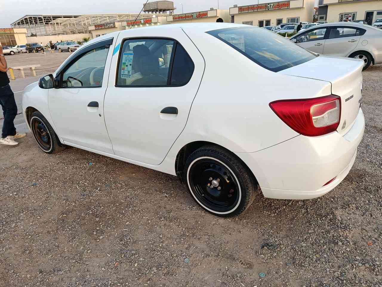 السلام عليكم اخوان للسياره رينو سمبل للبيع مديل 2016 رقم انكليزي راعيهة يريد تحويل ثاني يوم احولك السعر 70 ورقه بيها مجال المكان بصره المعقل دور الهنديه قرب بازين خانه الاندلس رقم الهاتف ***********
