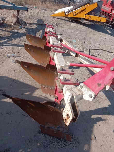 للبيع كافت الاليات الزراعيه عنوان كركوك مفرق شوان *********** ***********
