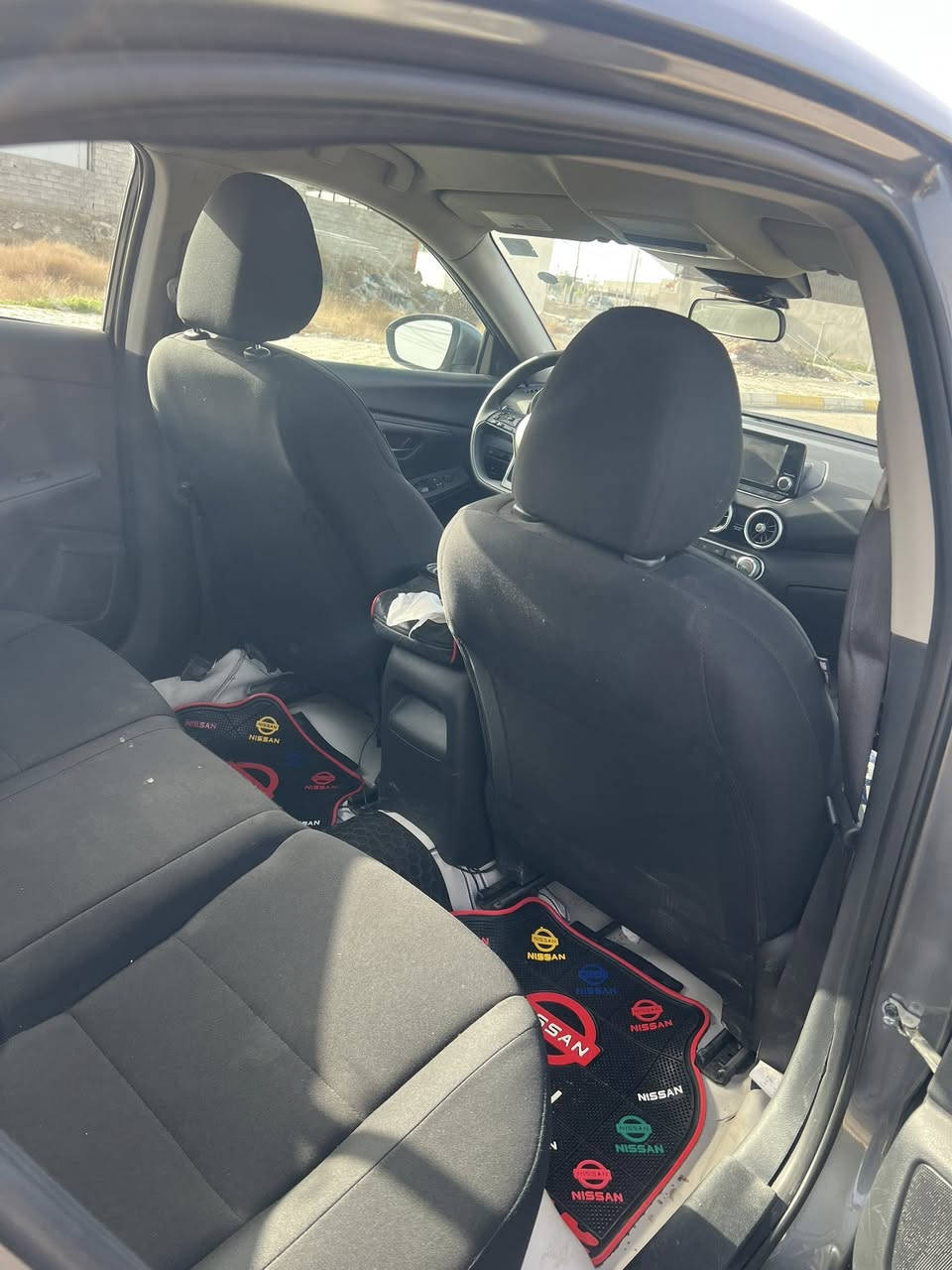 السلام عليكم سيارة نيسان سنترا موديل 2025 وارد أمريكي مواصفات حساسات و مستشعر جانبي و تثبيت سرعه و تنبيه طريق  حجم المحرك 2000  ماشيه 12.207 km رقم الهاتف ***********  المكان ديالى بعقوبة
