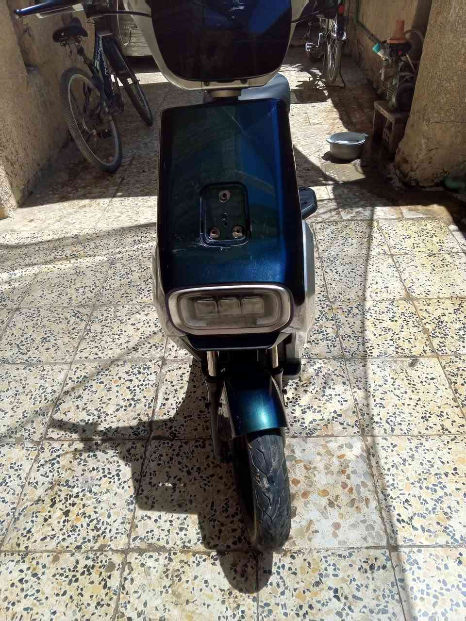 دراجة شحن نظيفة حيل مديل ٢٠٢٥ ..٤ سرعات ..٥ بطاريات السرعة ٩٩ السعر ٣٥٠ مكاني بغداد ***********
