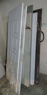 يوجد بوب خشب البيع مستعجل الشراي يتصل 07825447915