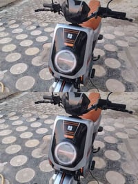 دراجة كهربائية • نظيفه • جديده