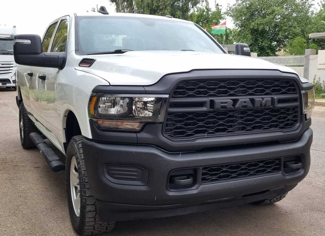 رام حجم ٢٥٠٠
موديل :٢٠٢٣
٨سلندر بانزين
مواصفات:بصمة ،شاشة،دبل اكسل ،كشنات جلد
***********
