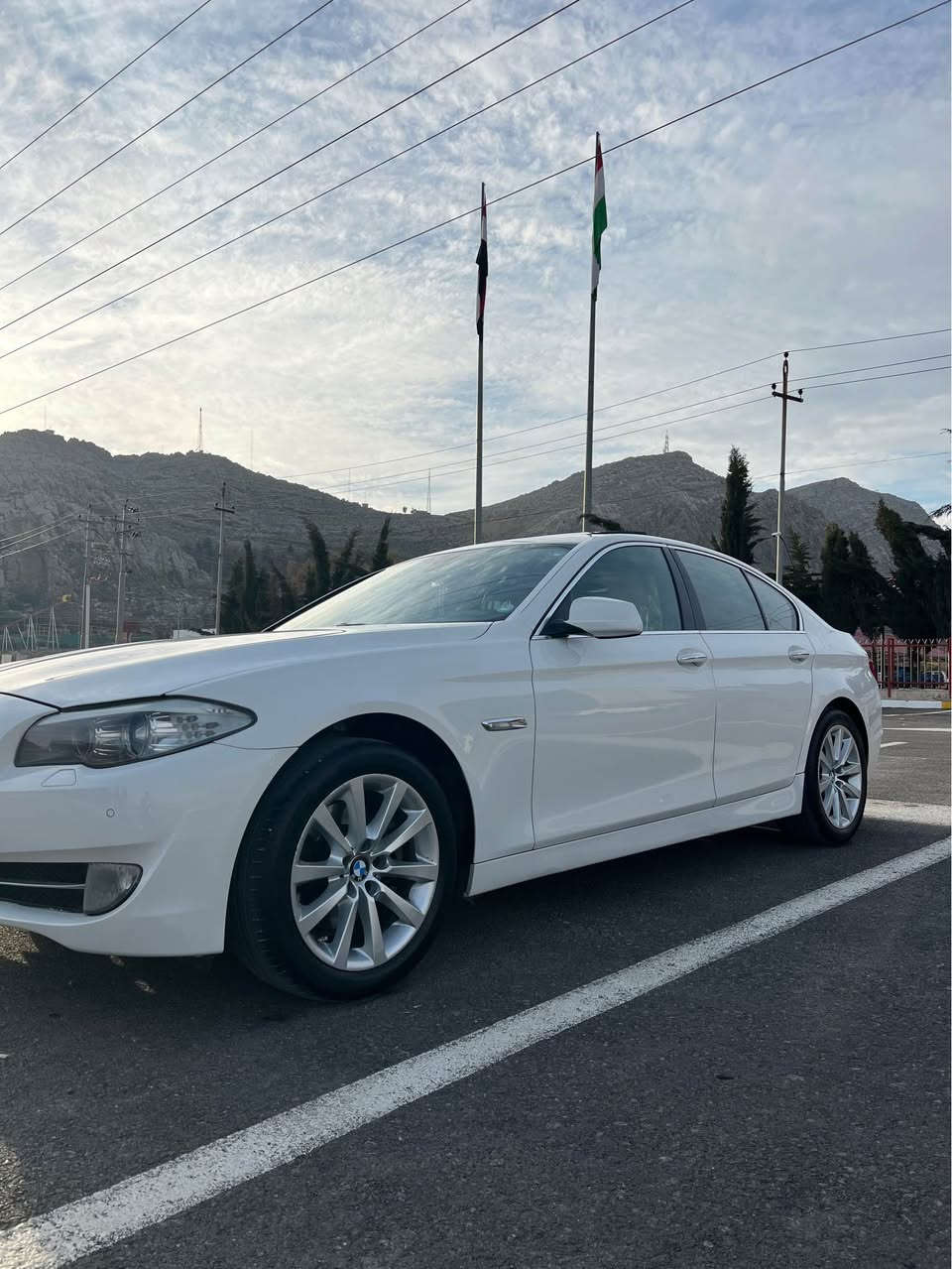 BMW F10 530i
سفری شەریکەی عروش 2013
5پەردە
6پستۆنی مەکینە مەرغوب بێ تۆڕبۆ
سەنەوی نوێیە
کامێرا
بەسمە
سڵاید
ناو کرێمی
پێش و پشت حەساس 
ئۆتۆ هۆڵد 
3گێڕ
کوشن کارەبایی و جڵد
تەحدید سەرعە
سەیارەکە بێ مەسروفە
ژ.م*********** رانية, السليمانية
