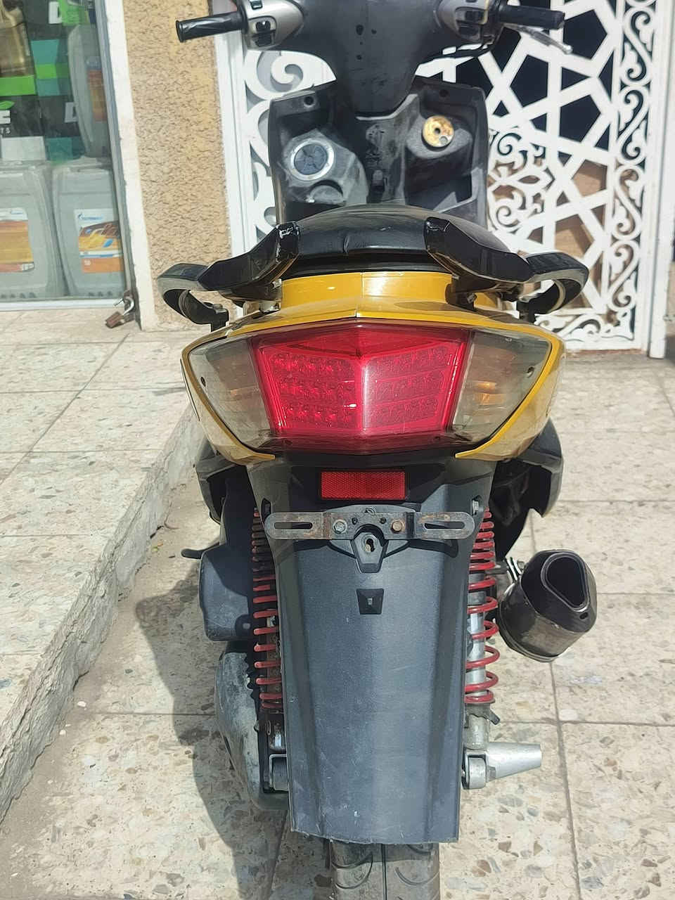 عليكم سكنس فحل نوزل خطين كهربائيات شغاله صالنصه كاربون فايبر قطعتين كلج خلفي رياضي اصلي لايت زنون ابو المروحه مكينه مامفتوحه سعر 650قفل مكاني بغداد حي اور رقمي ***********
