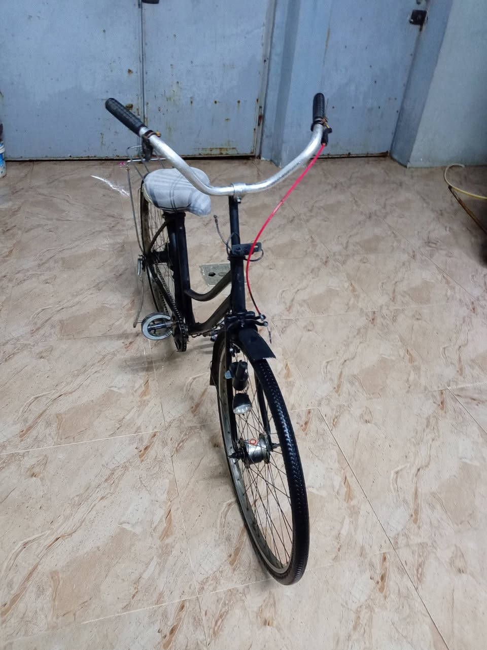 سلام عليكم بايسكل للبيع 
مكينه كبس
الحجم  ٢٦
موديل ١٨
السعر ٥٥
رقم ***********
