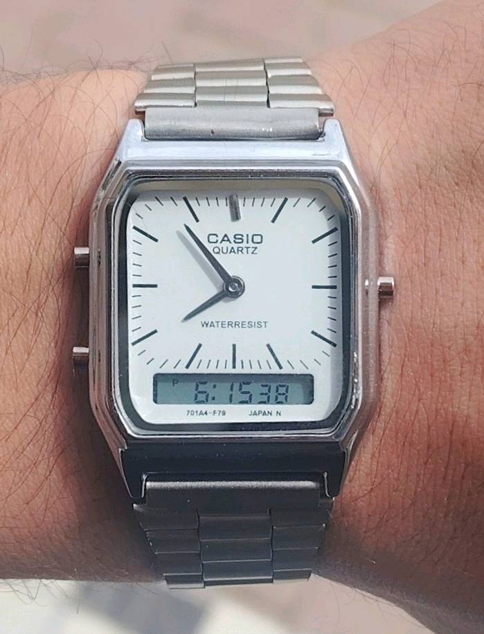 سعر القطعة 36الف مع التوصيل 
ساعة ⌚CASIO ياباني الصنع
ساعة ⌚مكينه ماطور
قطر الساعة⌚30ملم📐
ساعة⌚دبل سير 
1️⃣سير حديد2️⃣سير جلد
تحتوي الساعة⬅️ سناتر 🕑وارقام🔢
⬅️وايضا معدن فولاذ مقاوم للصدا 
⬅️وضد الماء💦
الحجز والاستفسار مراسلة الصفحة او الاتصال على الرقم ***********
ممكن تكتبلي اسم/موديل الساعة بالضبط حتى يكون الإعلان أوضح؟ خصوصاً إذا هي CASIO AQ-230 لو موديل ثاني.: 
ساعة ⌚CASIO
شنو حالة الساعة حالياً؟ بيها أي خدوش، مشاكل بالزجاج، أو أي قطعة مو أصلية/مبدلة؟: 
جديد
هل الساعة شغالة 100% والبطارية جديدة لو تحتاج تبديل؟ وبالنسبة للسناتر والوقت الرقمي كلهن يشتغلن طبيعي؟: 
نعم شغالة
وين موقعك بالعراق؟ حتى أضيف بالمعلن منطقة الاستلام والتسليم للمشتري.: 
الفرع الاول محافظة كركوك 
الفرع الثاني محافظة صلاح الدين 
السعر 36 ألف نهائي لو بيه مجال للنقاش؟ وهل التوصيل ضمن السعر لكل المناطق لو حسب المحافظة؟: 
السعر مع التوصيل 