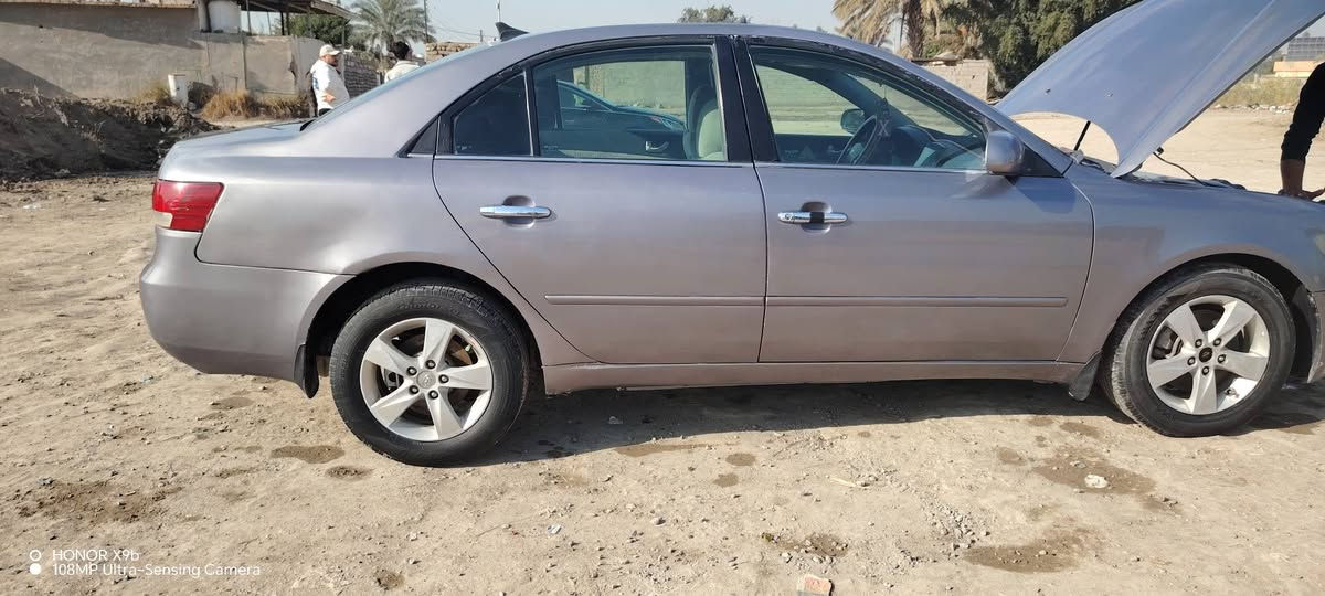 سلام عليكم سياره  سوناتا وارد امريكي سياره مصبوغه عام لجماليه موديل 2006 مكينه 3300 ضربتها جاملغ لخلفي صفحه صايق رقم بغداد سياره بسمي تحويل ثاني يوم رقم نكليزي سعر 80 شراي يتصل *********** *********** عنوان بابل جبله
