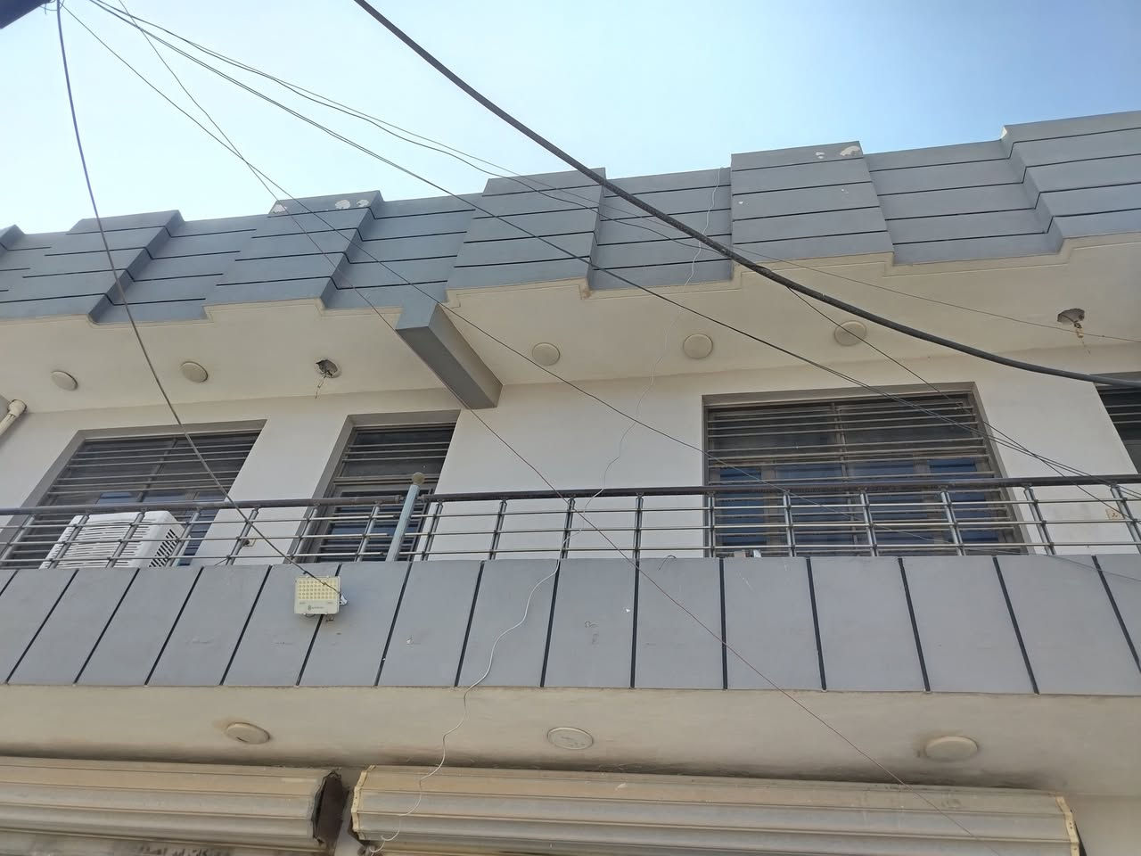 السلام عليكم يوجد لدينا شقه للاجار مساحه ٩٥م غرفتين نوم صاله كبيره صحيات  المثلث الذهبي العدل الأول ***********
