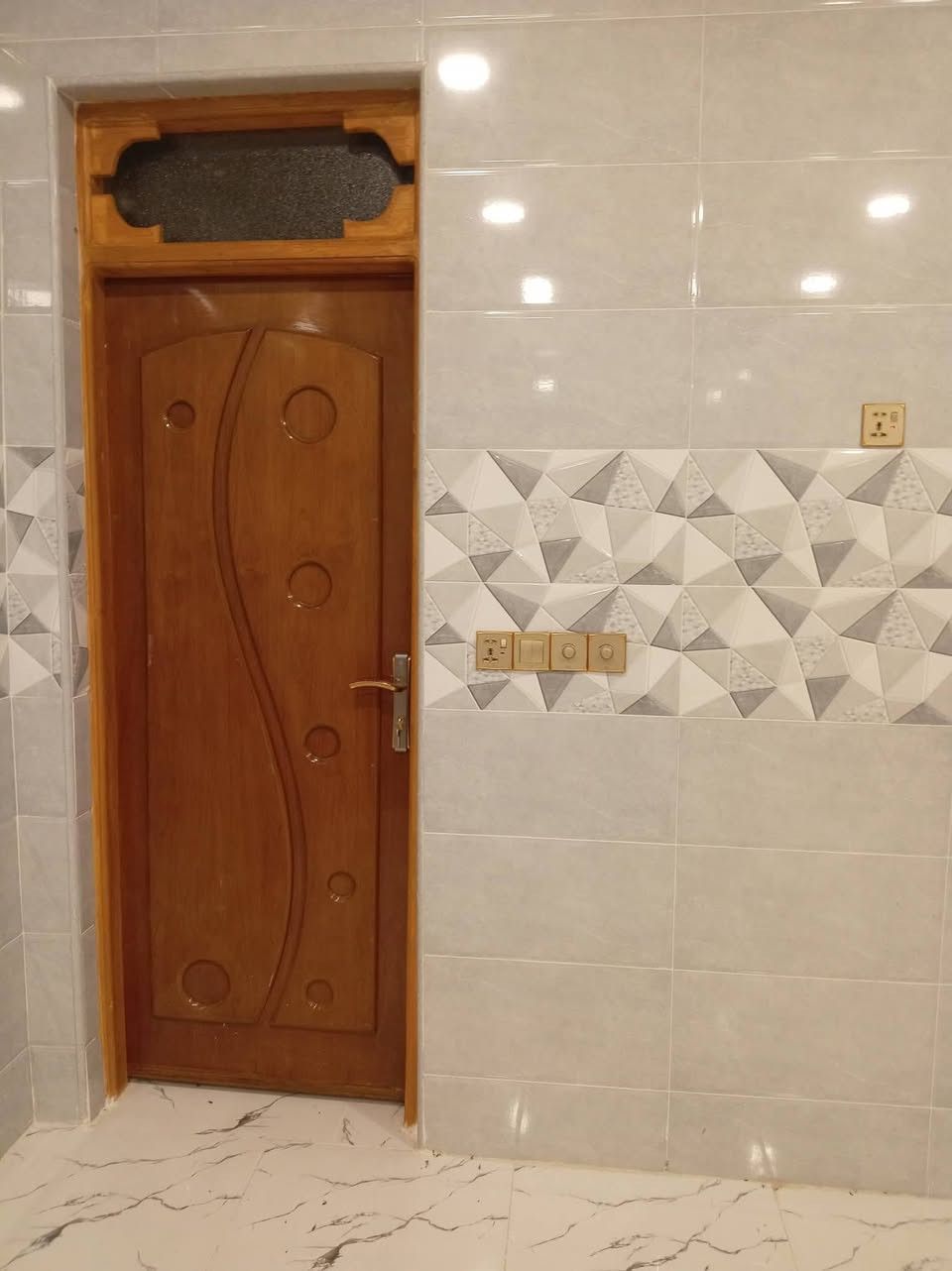 بيت البيع 50 متر طابو صرف
نـجـف حي النداء قرب شارع 60 منطقه 83 

طابق واحد غرفه صاله مطبخ حمام منور

بيت نضيف جدأ ا ساس سكف صب طابوك جمهوري

سعره45 وبي مجال للاسفسار


**إذا كنت صاحب هذا الإعلان وتريد حذفه لأي سبب، رجاءا أرسل رسالة إلى الدعم الفني**