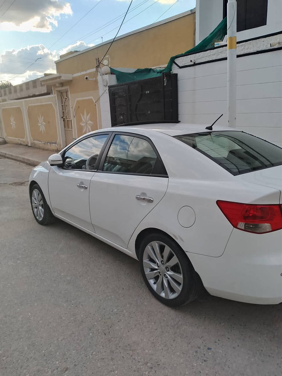 سيارة كيا سيراتو 2012 فول فول مواصفات سنوية جديد 2031 هزه جديد كبون بنزين موجود بي صبخ قطع واحد ،سيارة كلشي ماتصرف علية جديد معنا كلمه ،رقم هاتف ***********
***********
