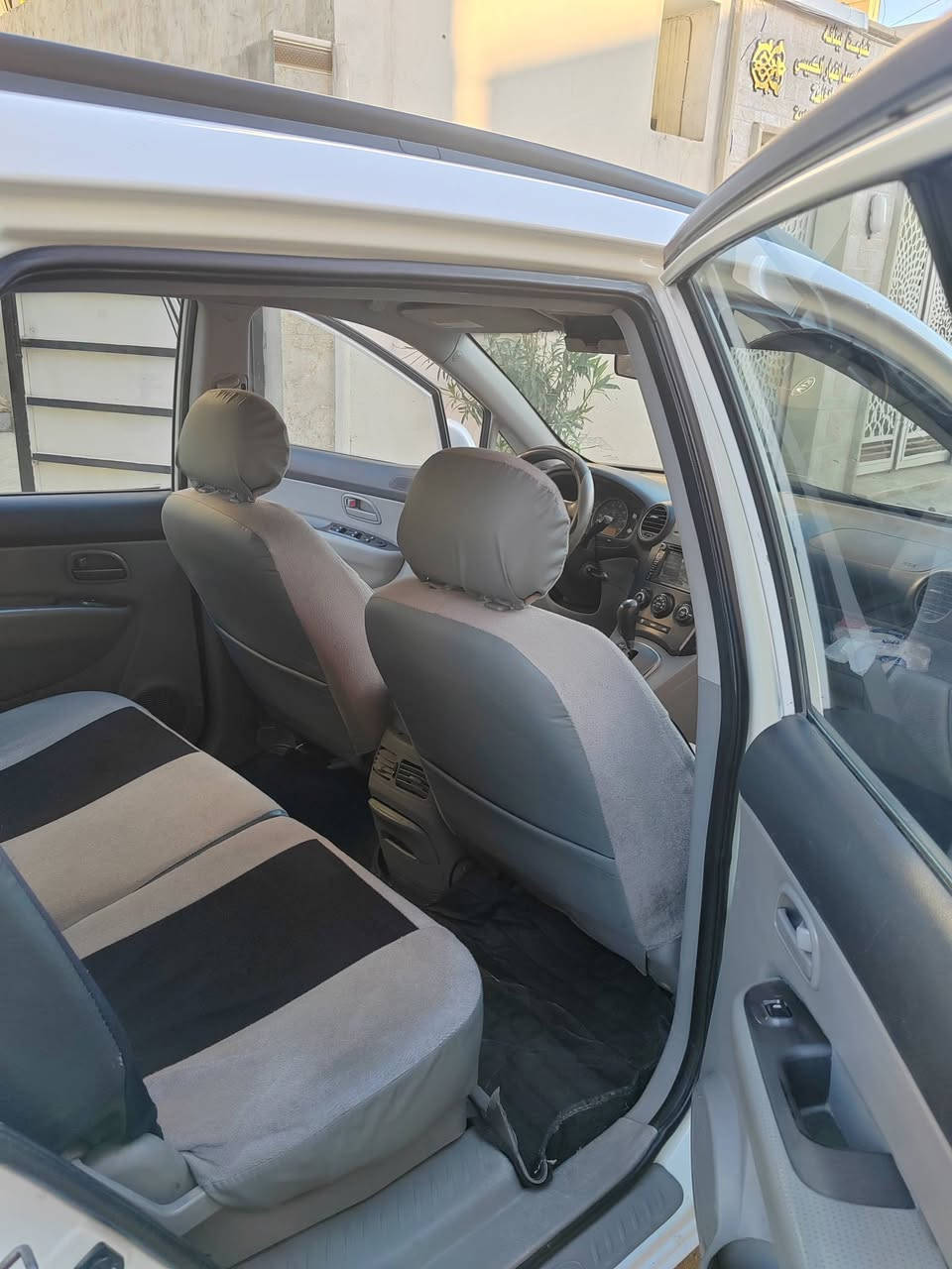 كيا روندو 2008
رقم بغداد الحديث باسمي شرط التحويل بكل مكان سنوية لل2030 
محرك ٦ سلندر 2700 
كير ومحرك شرط
وتبريد وتدفئة قطعتين
صبغ جاملغ الخلفي الايمن والباب الخلف السايق صبغ بدون دواخل شرط وبيها ملاحظات صغيرة كلش
سيارة مال بيت ٥ راكب
وينشدلها كشن ال٧ راكب 
#السعر_100
مكان السيارة الموصل 
للإستفسار الاتصال على الرقم
***********
