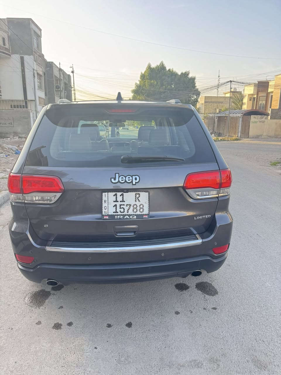 السلام عليكم ..
جيب شيروكي 2014 لمتد 
الحادث مبين بالصور والسونار صبغ فقط 
فول مواصفات عدا الفتحة 
گير مكينة حدادية صدر تبريد كله خير من الله
ماشيه 79 الف ميل 
رقمها بغداد انگليزي بأسمي 
السعر 185 
مكان السيارة بغداد - حي الجهاد 
للإتصال :- ***********
