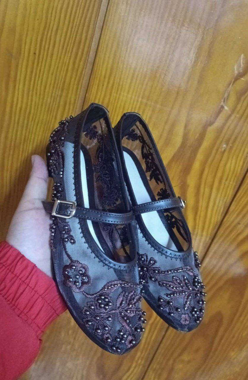 حذاء باليت وجه غربول مطرز مع خرز ببزيم على وجه القدم أرضية مرنة خفيفة الوزن مريحة كعب أرتفاع 1 cm جودة عالية صناعة تركية للبيع بالجملة 
#nayashoesmoda_flatshoes_beads#


**إذا كنت صاحب هذا الإعلان وتريد حذفه لأي سبب، رجاءا أرسل رسالة إلى الدعم الفني**