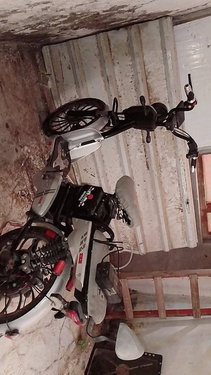 سلام عليكم بايسكل شحن كهربائية للبيع مستعمل عوزه بطاريات سعر 150وبي مجال الاستفسار  على الهاتف ***********
