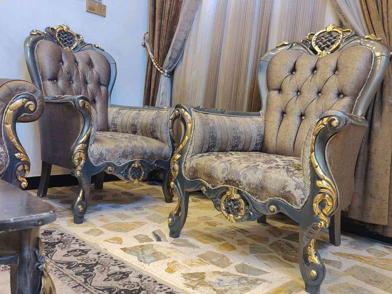 تخم زان تركي ملكي كلش نضيف 10 مقاعد مع طبله وسطيه العنوان بغداد مدينه الصدر للاستفسار خاص او الاتصال بالرقم ***********

