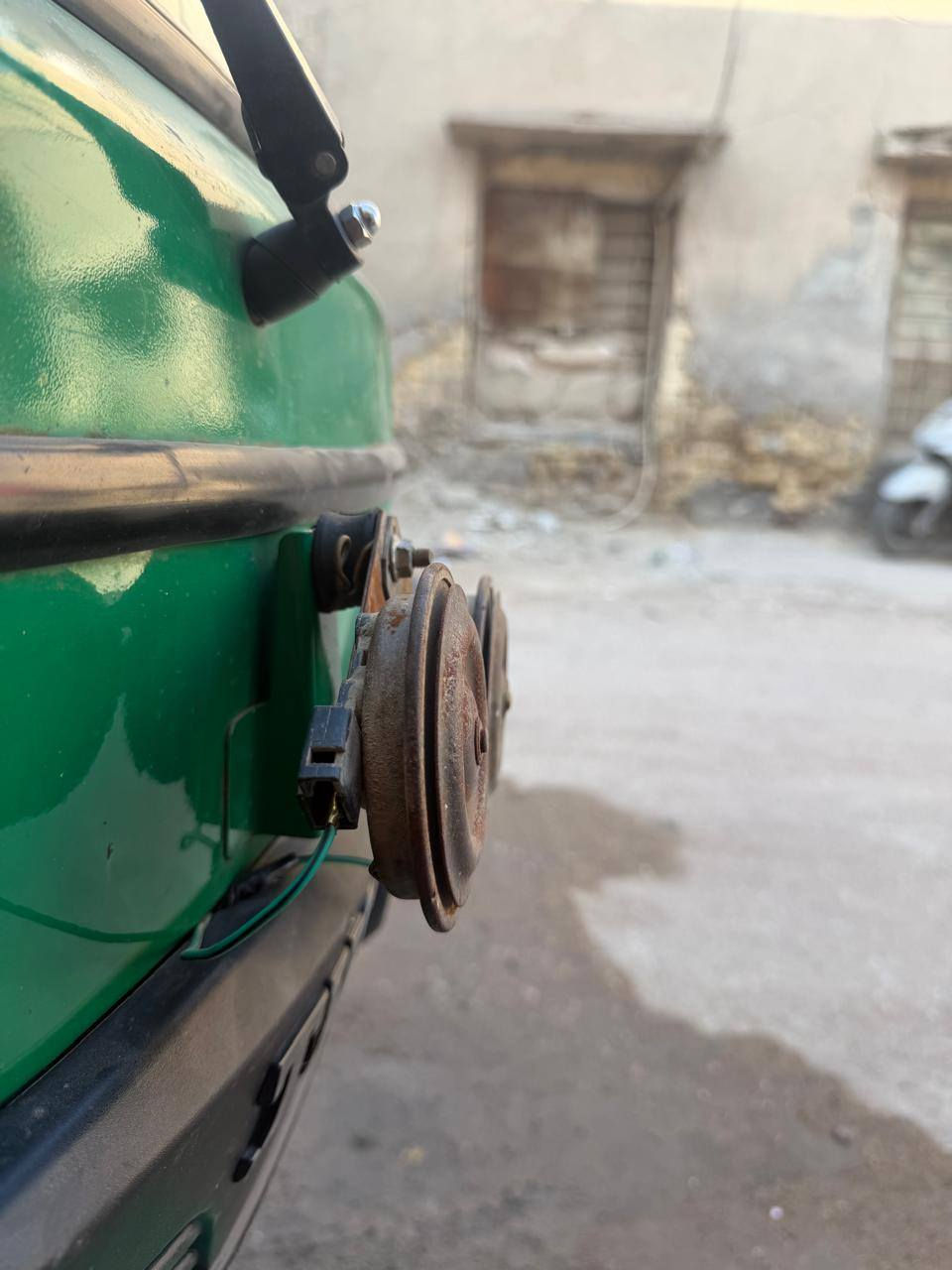 سلام عليكم
للبيع هورن سيدان فيشه سوداء 
بشرط نعومه ودكه حلوه
مكاني تنومه شط العرب 
***********
