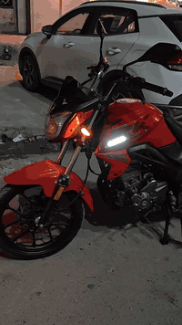 دراجه كيواي RK 200 cc
الدراجه اوراق ❤️اوراق ❤️اوراق❤️ممرقمه هذه ديكور
الدراجه مكينتهه ممفتوحه موديل ٢٠٢٢ 
✨📣وياهه بصمه تشغيل عن بعد عدد ٢
مناقصهه اي شي نضافتهه مثل متشوفون وياهه 
💯خوذه+سماعات ويا الخوذه 
مكاني بغداد الشعب سوق شلال سعرهه مليون قفل قفل من الاخير
*********** او *********** واتساب
