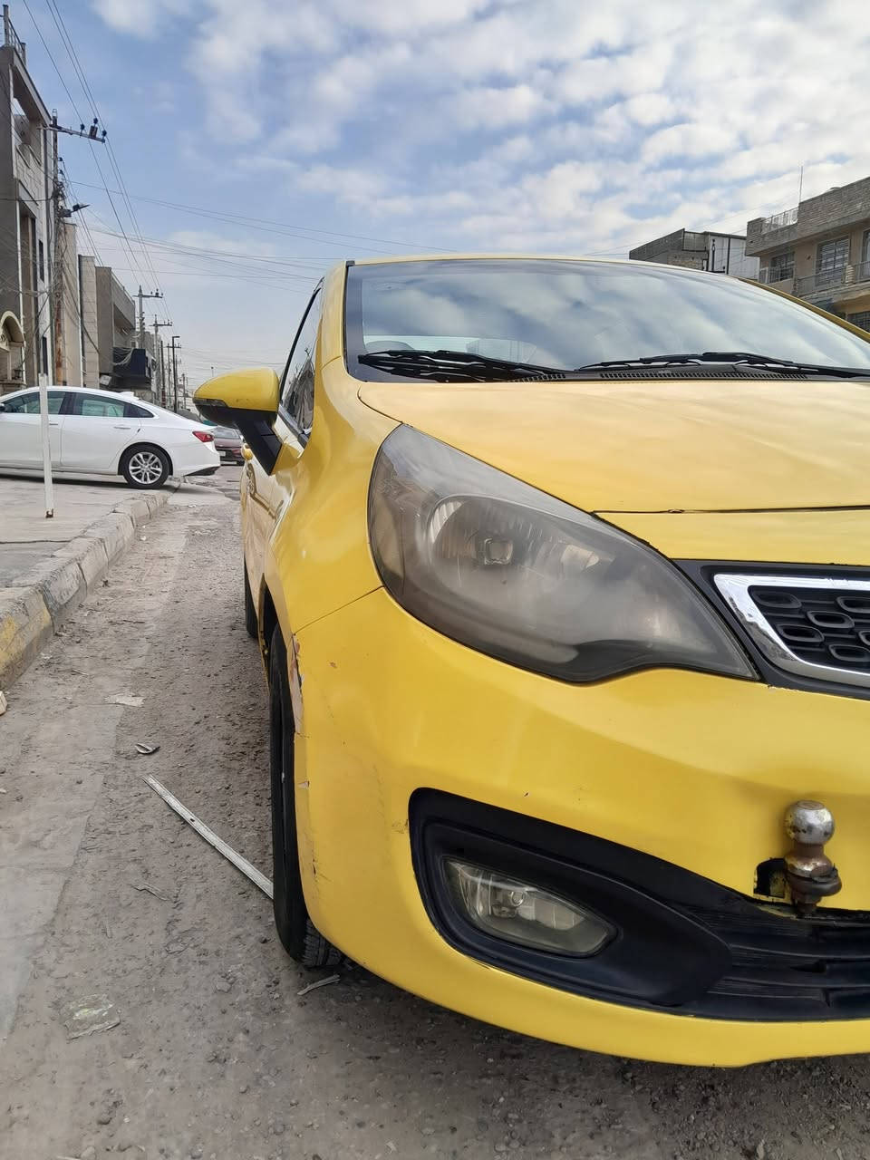 السلام عليكم
كيا ريو خليجية موديل 13 بدون حادث رقم انكليزي مصفره هيئه و غرامات بأسمي تحويل ثاني يوم تخم تاير صدر خير من الله  
منضومه تبريد جديدة صارف عليها 600 الف مكينه 1600دوش شاشه تاب كامره وحساسات خلفيه شاشه اعطال مري شفط فول تحكم ستيرن جام اوتوماتيك السياره نظيفة خير من الله وكبل للشارع 
السعر 72 وبيها مجال مكان السياره حي البنوك 
***********
