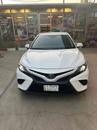 كامريSE وارد كندي كندي بدون حادث كلين مكفول من كل شي 2020 ماشية 64 ميل...